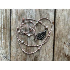 Rosa perle k�de m/ hjerte vedh�ng